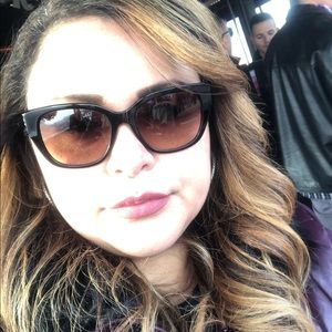 Meet your Posher, Leticia